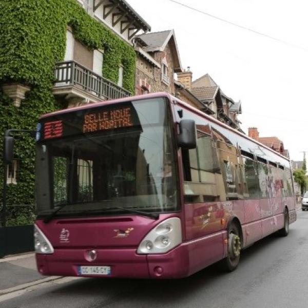 Un bus Mouvéo dans la ville d&#039;Epernay