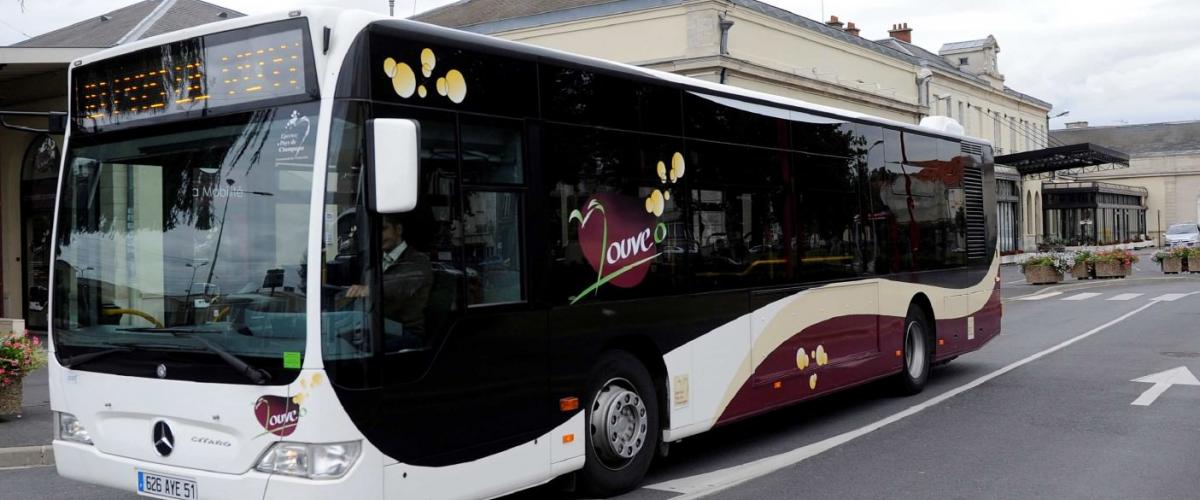 Un bus Mouvéo dans la ville d&#039;Epernay