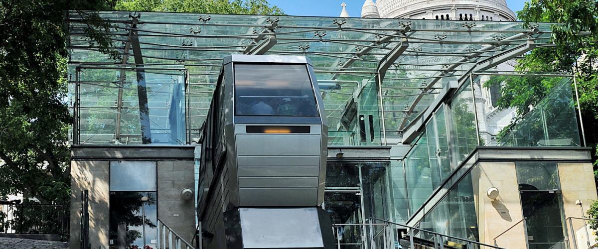 Montmartre funicular railway in mobility