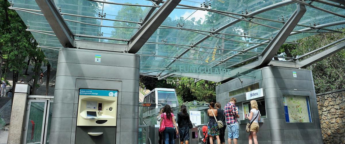 Montmartre funicular railway in mobility