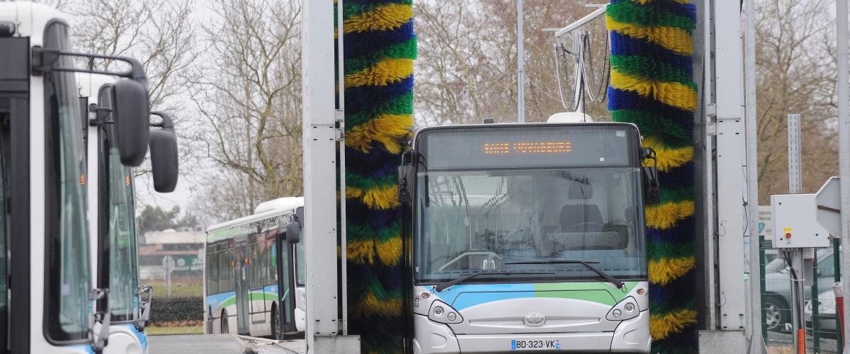 Saint Quentin en Yvelines France Bus Mobility