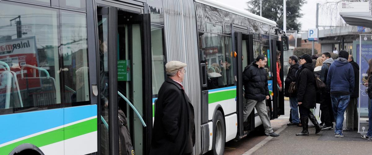 Saint Quentin en Yvelines France Bus Mobility