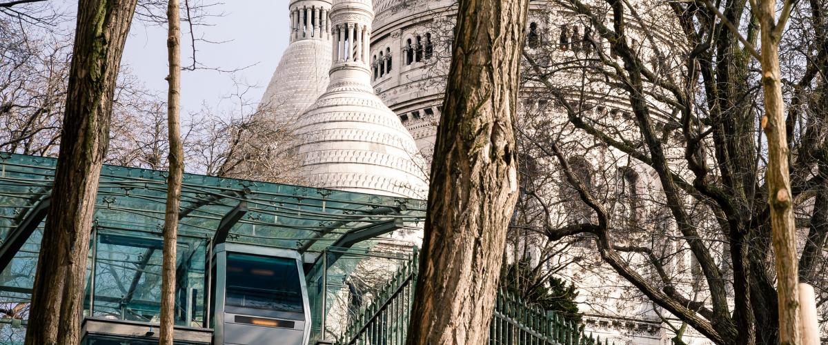 Montmartre funicular railway in mobility